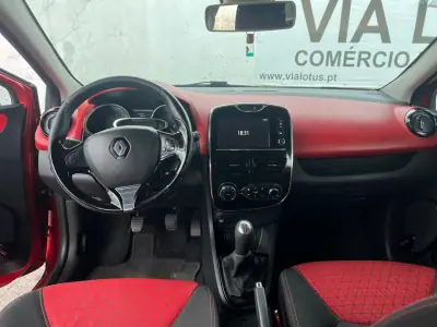 Renault Clio Break 2013 - 8000 EUR, 258800 km - AUTO.MOTO.pt - 258800km - foto 2 de 11