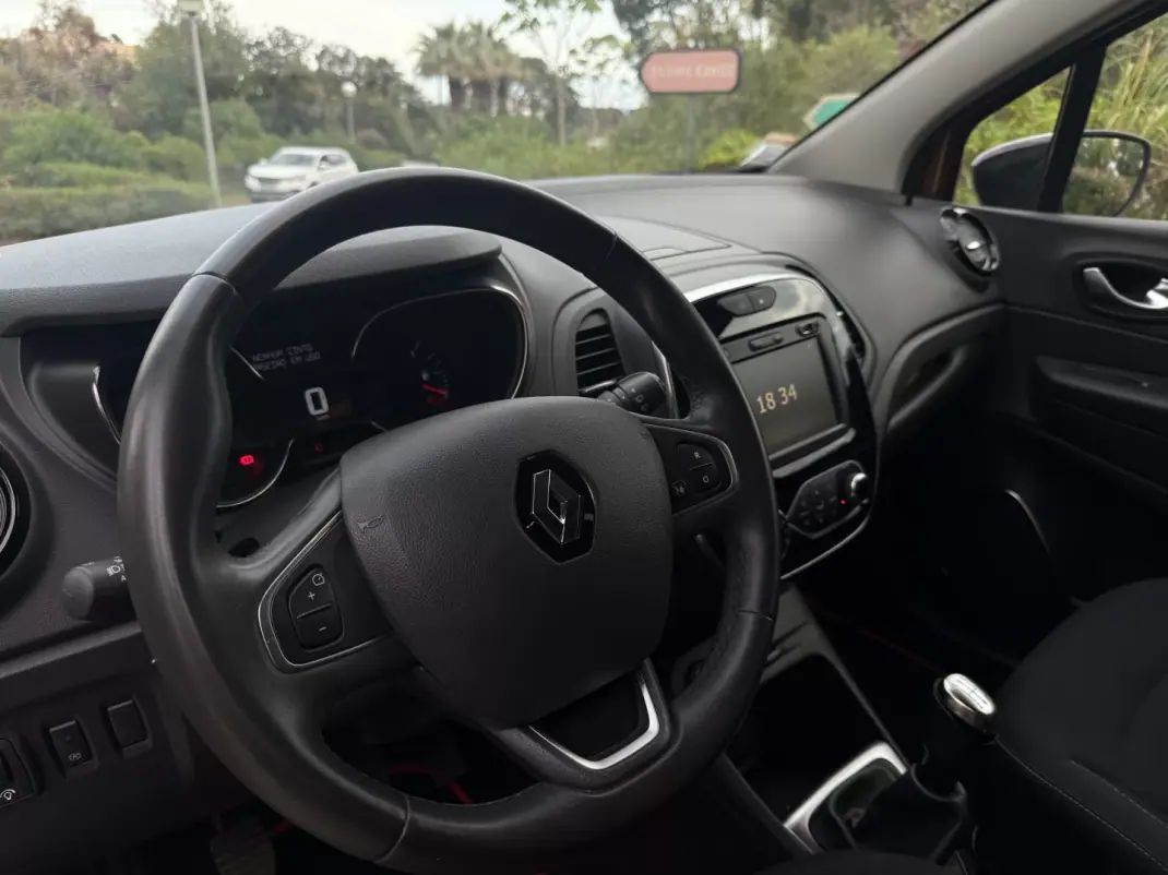 Renault Captur 2019 - 13999 EUR, 60000 km - AUTO.MOTO.pt - 60000km - foto 9 de 11