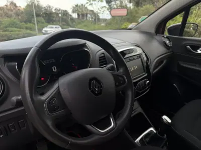 Renault Captur 2019 - 13999 EUR, 60000 km - AUTO.MOTO.pt - 60000km - foto 9 de 11