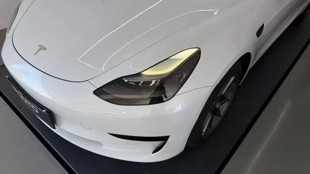 Tesla Model 3 2022 - 29990 EUR, 84000 km - AUTO.MOTO.pt - 84000km - foto 2 de 21