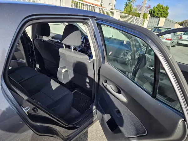 Toyota Auris 2007 - 5990 EUR, 286953 km - AUTO.MOTO.pt - 286953km - foto 8 de 12