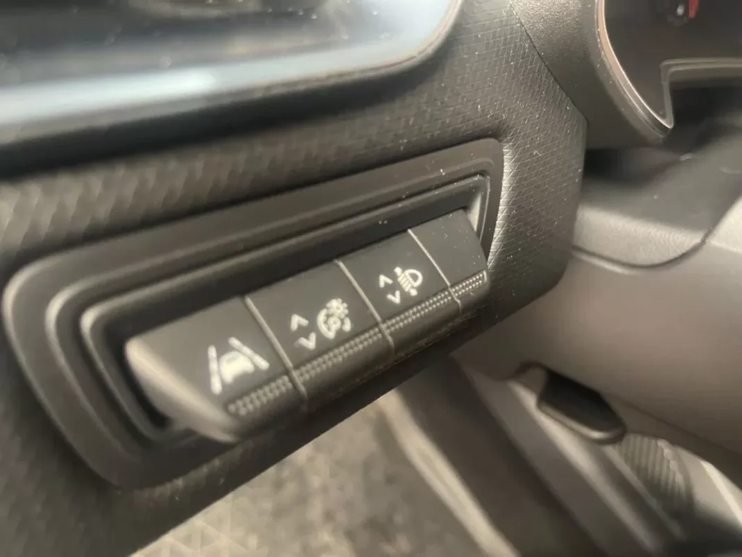 Renault Clio 2019 - 14480 EUR, 30000 km - AUTO.MOTO.pt - 30000km - foto 49 de 50