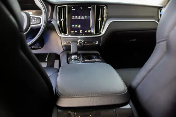 Volvo V60 2022 - 25500 EUR, 123000 km - AUTO.MOTO.pt - 123000km - foto 46 de 63