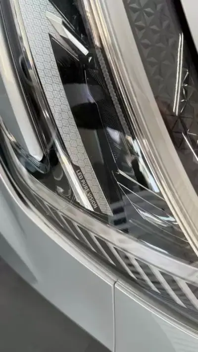 Renault Mégane Sport Tourer 2020 - 13990 EUR, 137993 km - AUTO.MOTO.pt - 137993km - foto 25 de 32