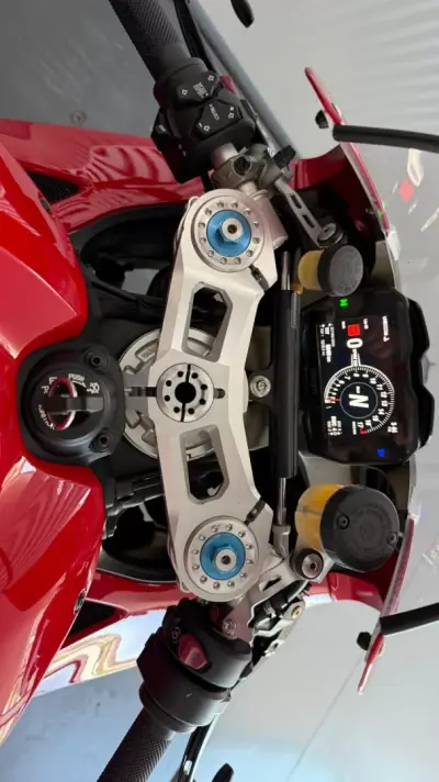 Ducati Panigale R 2020 - 32990 EUR, 8946 km - AUTO.MOTO.pt - 8946km - foto 12 de 18