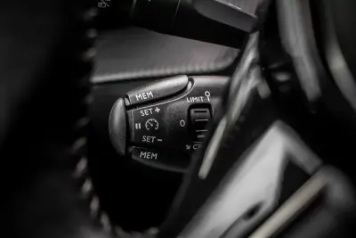 Peugeot e-2008 2021 - 20850 EUR, 60050 km - AUTO.MOTO.pt - 60050km - foto 17 de 44