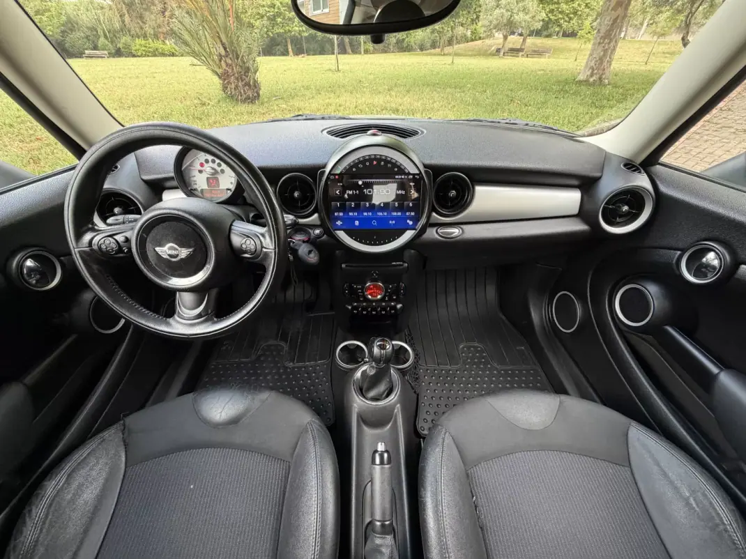 MINI 3 Portas 2011 - 7965 EUR, 258000 km - 258000km - foto 31 de 34