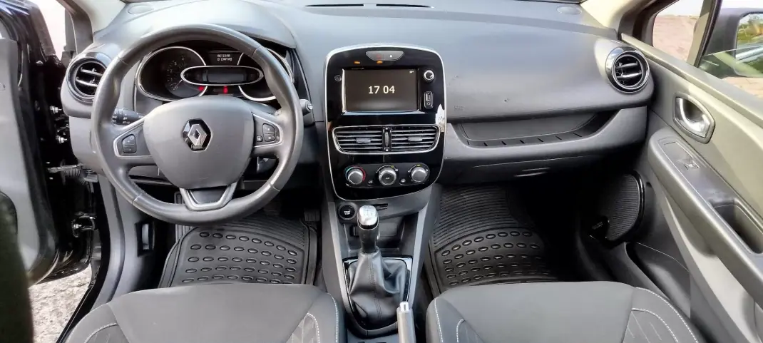 Renault Clio 2019 - 13250 EUR, 154000 km - AUTO.MOTO.pt - 154000km - foto 6 de 9