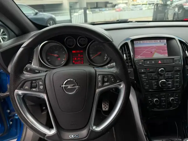 Opel Astra GTC 2013 - 22500 EUR, 81000 km - AUTO.MOTO.pt - 81000km - foto 15 de 17