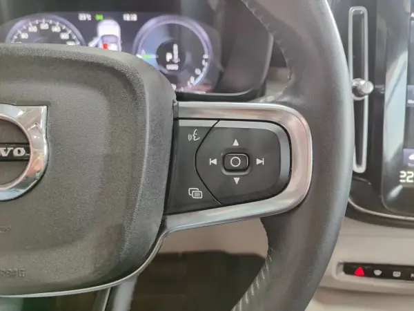 Volvo XC 40 2020 - 28250 EUR, 45500 km - AUTO.MOTO.pt - 45500km - foto 27 de 35