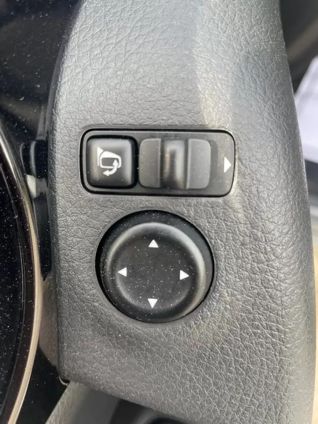Nissan Qashqai 2017 - 16900 EUR, 127274 km - AUTO.MOTO.pt - 127274km - foto 6 de 26