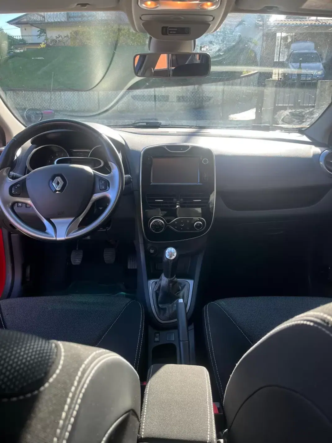 Renault Clio Sport Tourer 2015 - 10750 EUR, 122000 km - AUTO.MOTO.pt - 122000km - foto 9 de 12