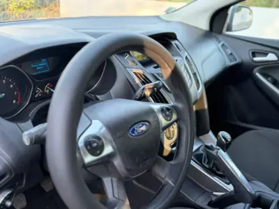Ford Focus SW 2013 - 6999 EUR, 150000 km - AUTO.MOTO.pt - 150000km - foto 6 de 8