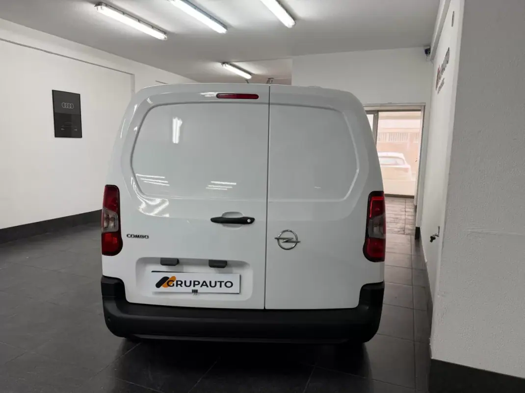 Opel COMBO 2019 - 12990 EUR, 104000 km - 104000km - foto 4 de 27