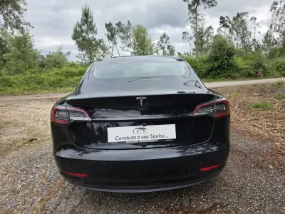 Tesla Model 3 2019 - 23900 EUR, 177000 km - AUTO.MOTO.pt - 177000km - foto 13 de 42