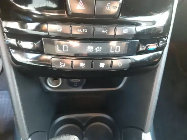 Peugeot 2008 2014 - 9500 EUR, 248900 km - AUTO.MOTO.pt - 248900km - foto 21 de 39
