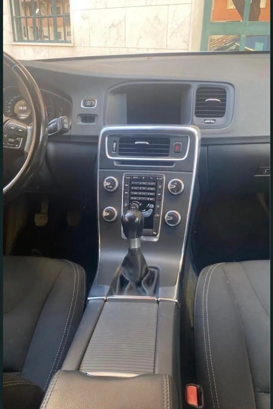 Volvo V60 2015 - 8900 EUR, 206200 km - 206200km - foto 8 de 11