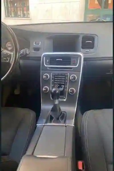 Volvo V60 2015 - 8900 EUR, 206200 km - 206200km - foto 8 de 11