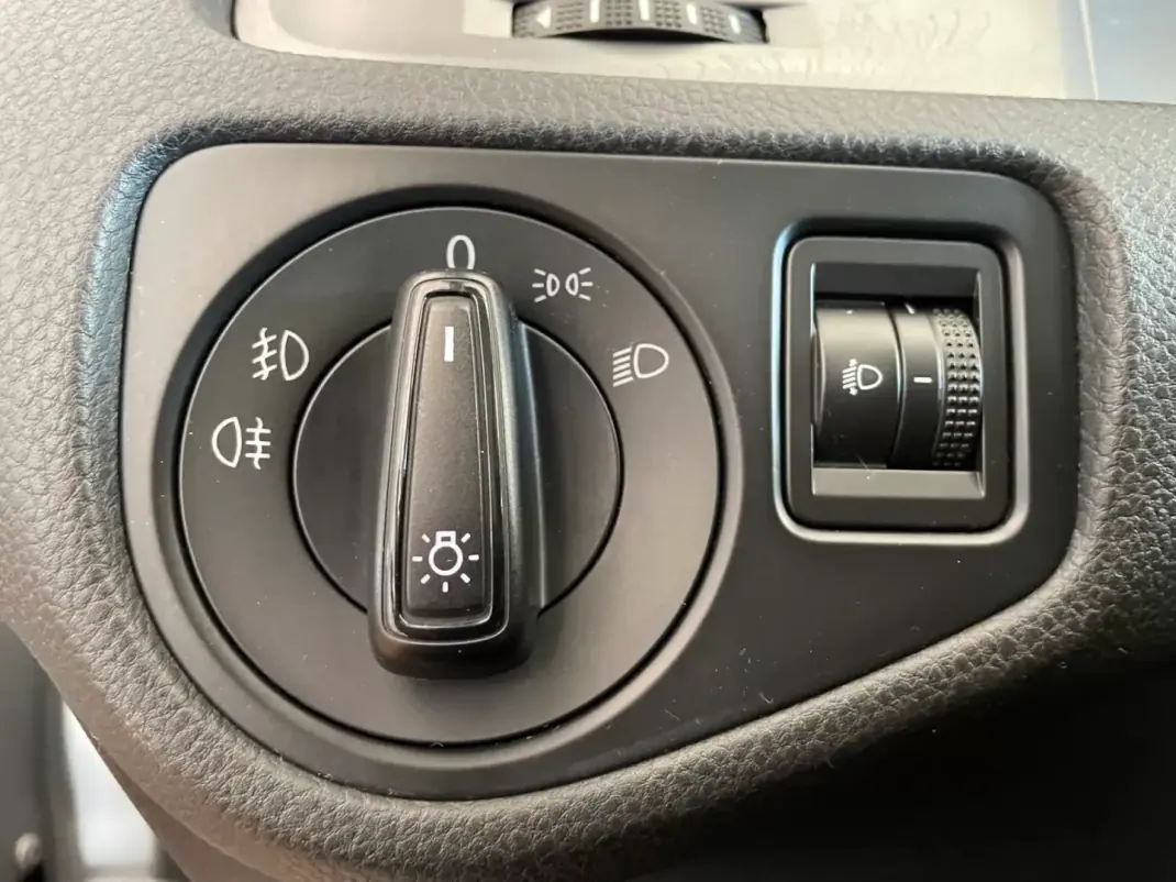 Volkswagen Golf 2014 - 14900 EUR, 163243 km - AUTO.MOTO.pt - 163243km - foto 11 de 22
