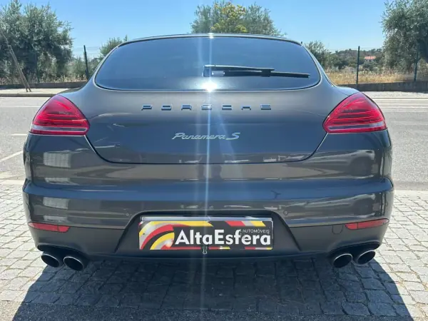 Porsche Panamera 2015 - 39900 EUR, 124815 km - AUTO.MOTO.pt - 124815km - foto 7 de 41