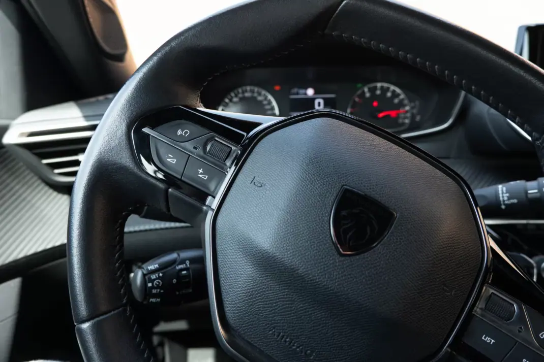 Peugeot 2008 2023 - 19750 EUR, 40500 km - AUTO.MOTO.pt - 40500km - foto 10 de 20