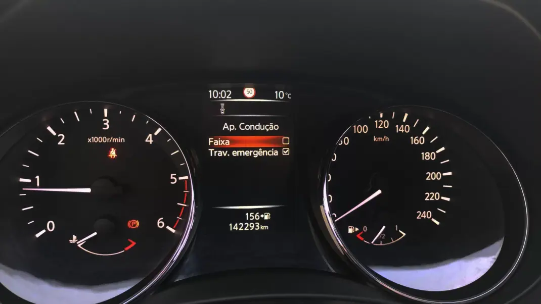 Nissan Qashqai 2017 - 15999 EUR, 139999 km - AUTO.MOTO.pt - 139999km - foto 28 de 34