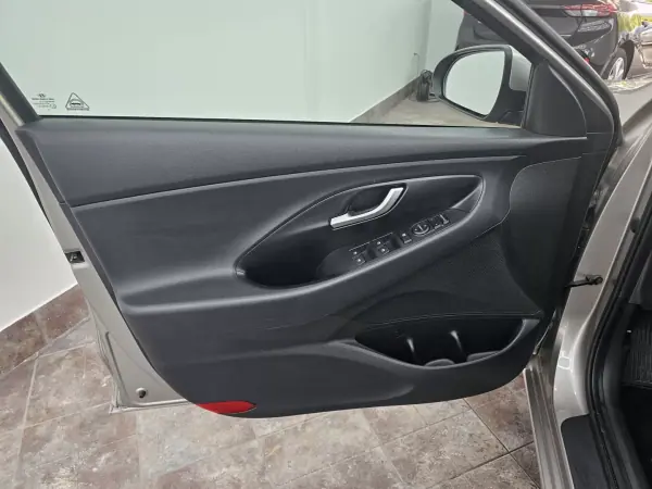 Hyundai i30 2019 - 14900 EUR, 43264 km - AUTO.MOTO.pt - 43264km - foto 11 de 33