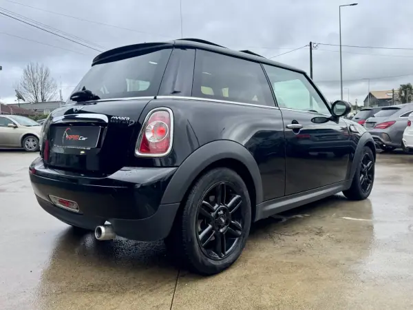 MINI Cooper 2013 - 9999 EUR, 170000 km - AUTO.MOTO.pt - 170000km - foto 13 de 25