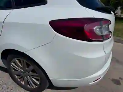 Renault Mégane Sport Tourer 2011 - 4999 EUR, 257000 km - AUTO.MOTO.pt - 257000km - foto 14 de 15