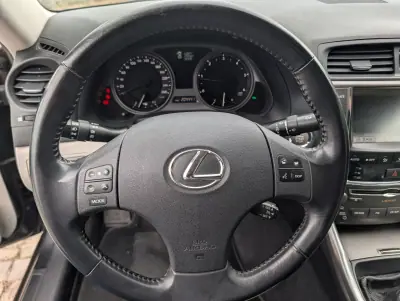 Lexus IS 220 2009 - 8500 EUR, 204441 km - AUTO.MOTO.pt - 204441km - foto 16 de 26