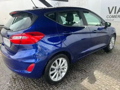 Ford Fiesta 2018 - 12750 EUR, 140000 km - AUTO.MOTO.pt - 140000km - foto 5 de 6
