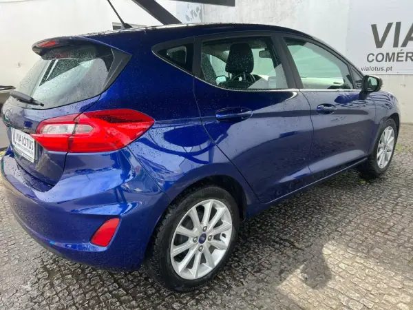 Ford Fiesta 2018 - 12750 EUR, 140000 km - AUTO.MOTO.pt - 140000km - foto 5 de 6