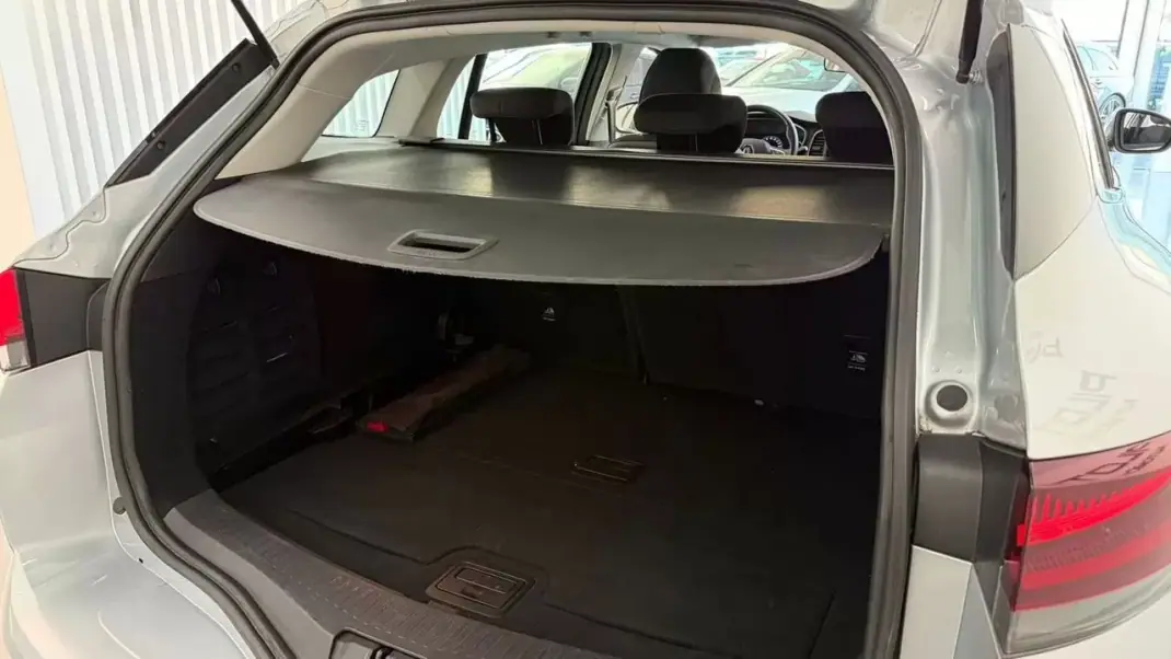 Renault Mégane Sport Tourer 2020 - 13990 EUR, 137993 km - AUTO.MOTO.pt - 137993km - foto 19 de 32