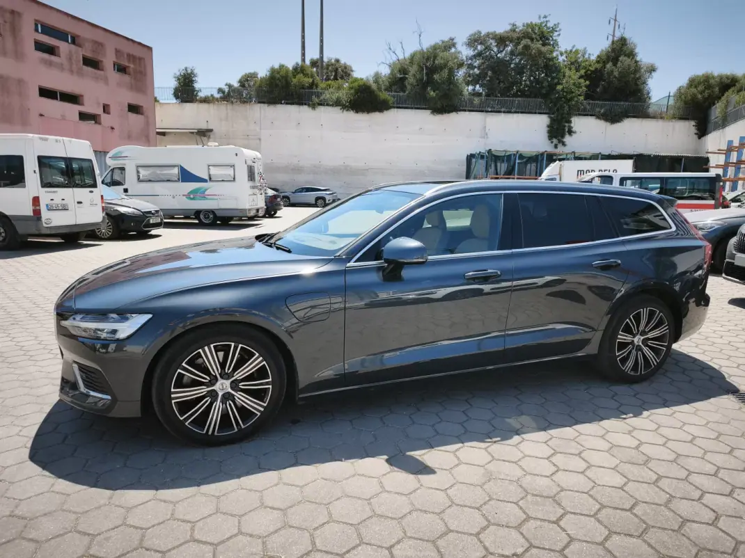 Volvo V60 2019 - 22900 EUR, 182000 km - 182000km - foto 2 de 25