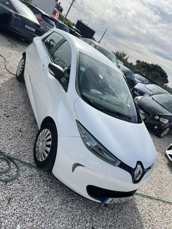 Renault Zoe 2019 - 10900 EUR, 17500 km - AUTO.MOTO.pt - 17500km - foto 2 de 5