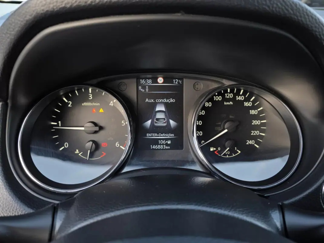 Nissan Qashqai 2015 - 13990 EUR, 146000 km - AUTO.MOTO.pt - 146000km - foto 23 de 40