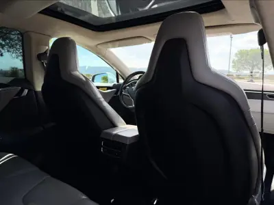 Tesla Model S 2015 - 27500 EUR, 162000 km - AUTO.MOTO.pt - 162000km - foto 12 de 21