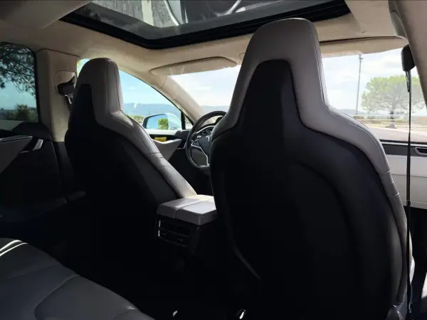 Tesla Model S 2015 - 27500 EUR, 162000 km - AUTO.MOTO.pt - 162000km - foto 12 de 21