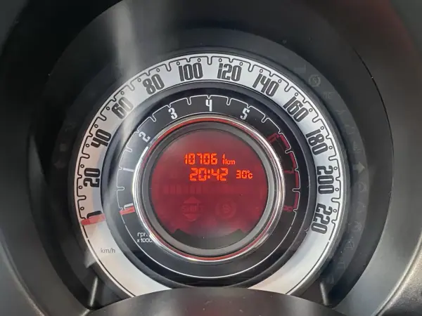 Fiat 500C 2010 - 7990 EUR, 107061 km - AUTO.MOTO.pt - 107061km - foto 2 de 18