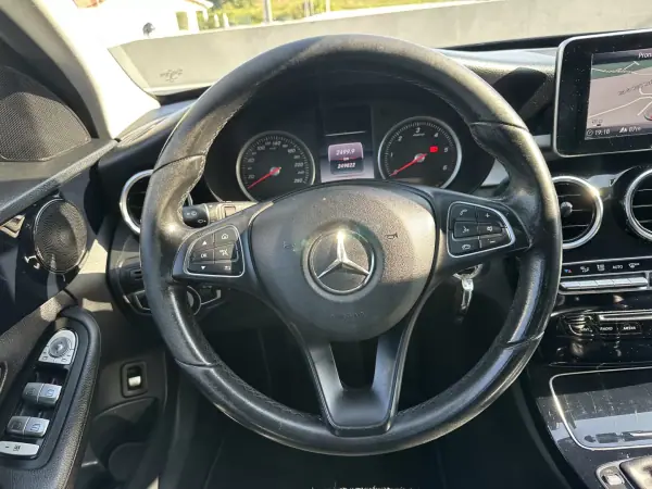 Mercedes-Benz C 180 2017 - 15900 EUR, 249000 km - AUTO.MOTO.pt - 249000km - foto 33 de 58