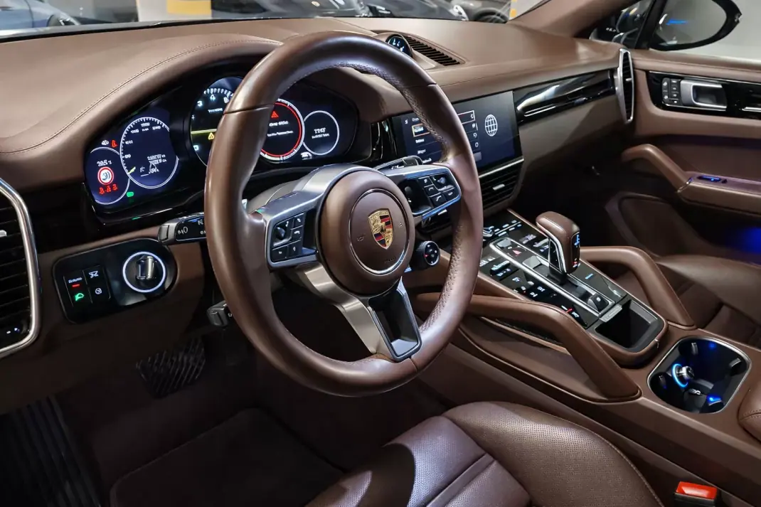 Porsche Cayenne 2022 - 69990 EUR, 140213 km - AUTO.MOTO.pt - 140213km - foto 12 de 12