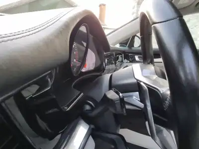 Porsche Panamera Sport Turismo 2018 - 84990 EUR, 147000 km - AUTO.MOTO.pt - 147000km - foto 40 de 50