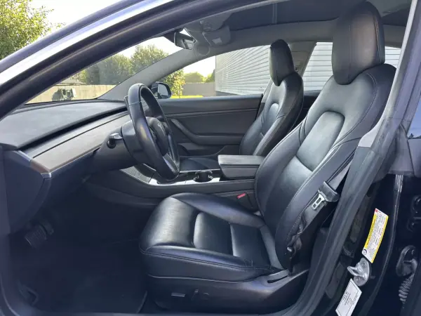 Tesla Model 3 2019 - 19900 EUR, 270000 km - AUTO.MOTO.pt - 270000km - foto 40 de 53