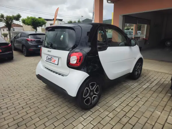 Smart ForTwo Coupé 2017 - 9990 EUR, 88000 km - AUTO.MOTO.pt - 88000km - foto 4 de 10