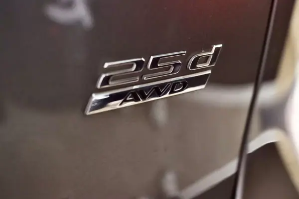 Jaguar F-Pace 2018 - 33900 EUR, 70000 km - AUTO.MOTO.pt - 70000km - foto 28 de 39