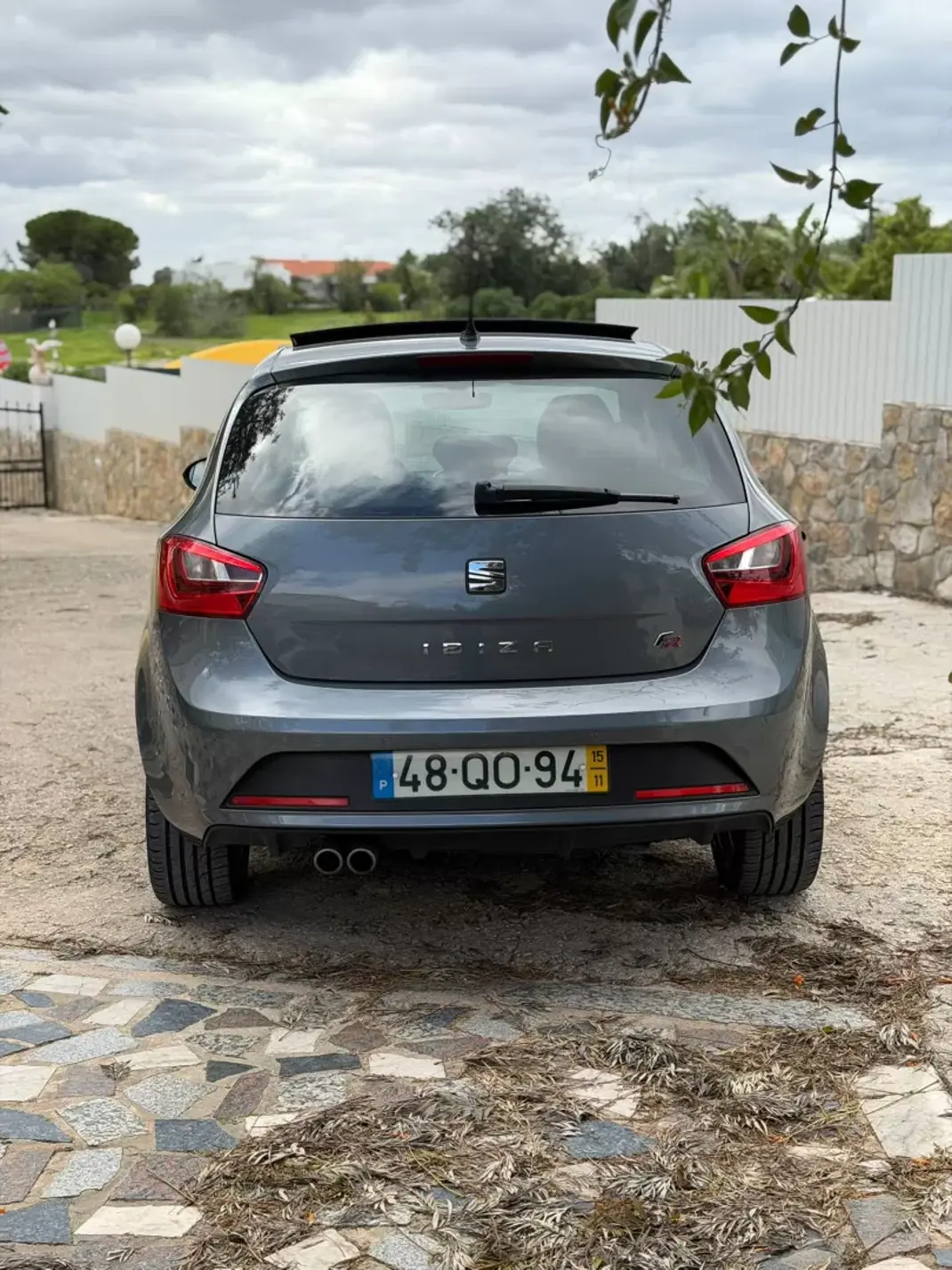 SEAT Ibiza 2015 - 11900 EUR, 143361 km - AUTO.MOTO.pt - 143361km - foto 5 de 10