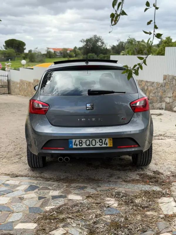 SEAT Ibiza 2015 - 11900 EUR, 143361 km - AUTO.MOTO.pt - 143361km - foto 5 de 10