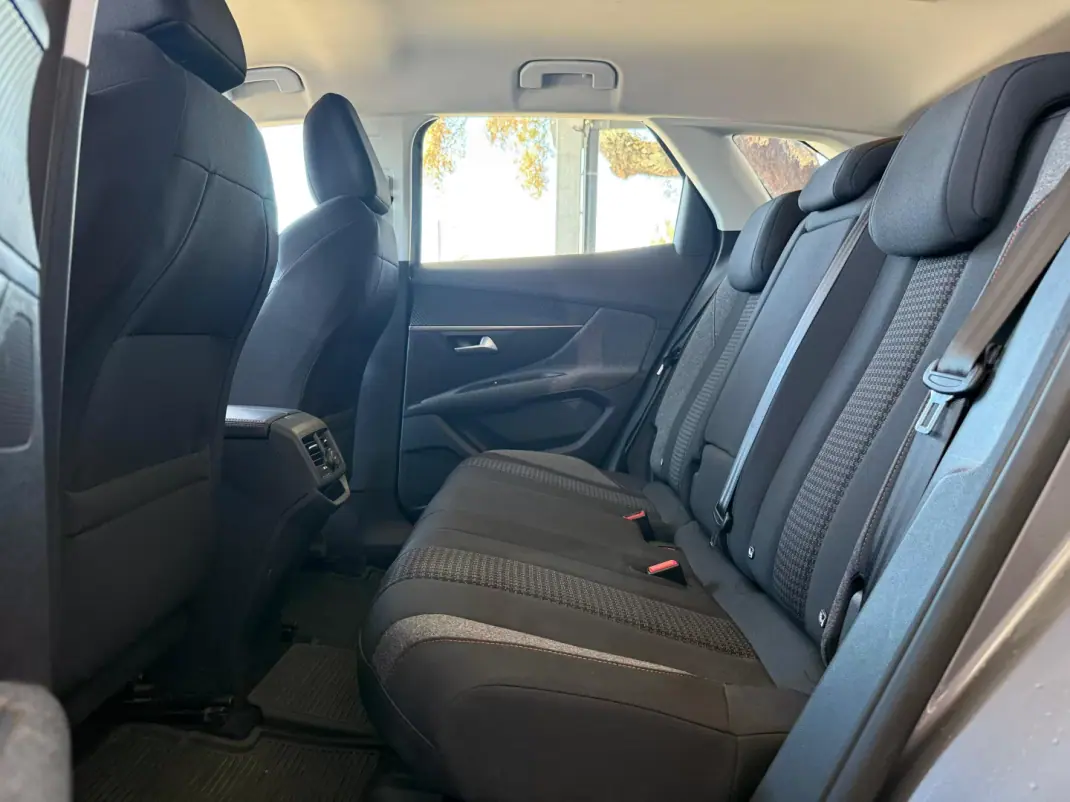Peugeot 3008 2018 - 18900 EUR, 104582 km - AUTO.MOTO.pt - 104582km - foto 24 de 33