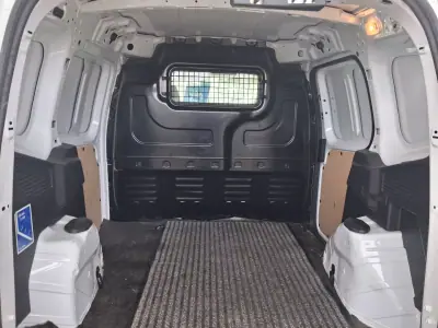 Ford Transit Courier 2019 - 9700 EUR, 214000 km - AUTO.MOTO.pt - 214000km - foto 10 de 15