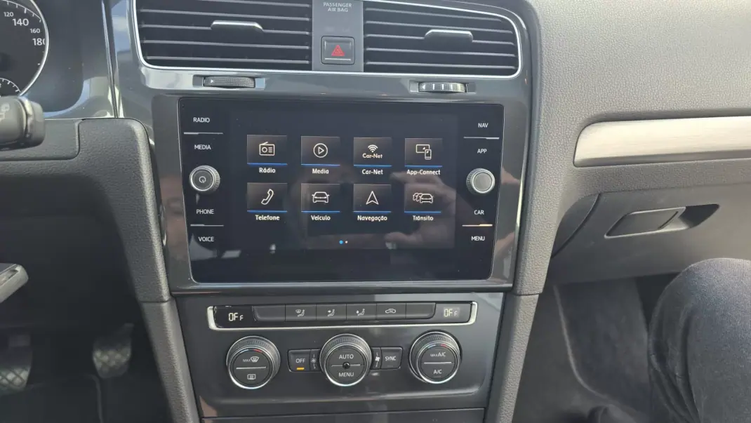 Volkswagen Golf Variant 2017 - 15450 EUR, 192145 km - AUTO.MOTO.pt - 192145km - foto 12 de 18